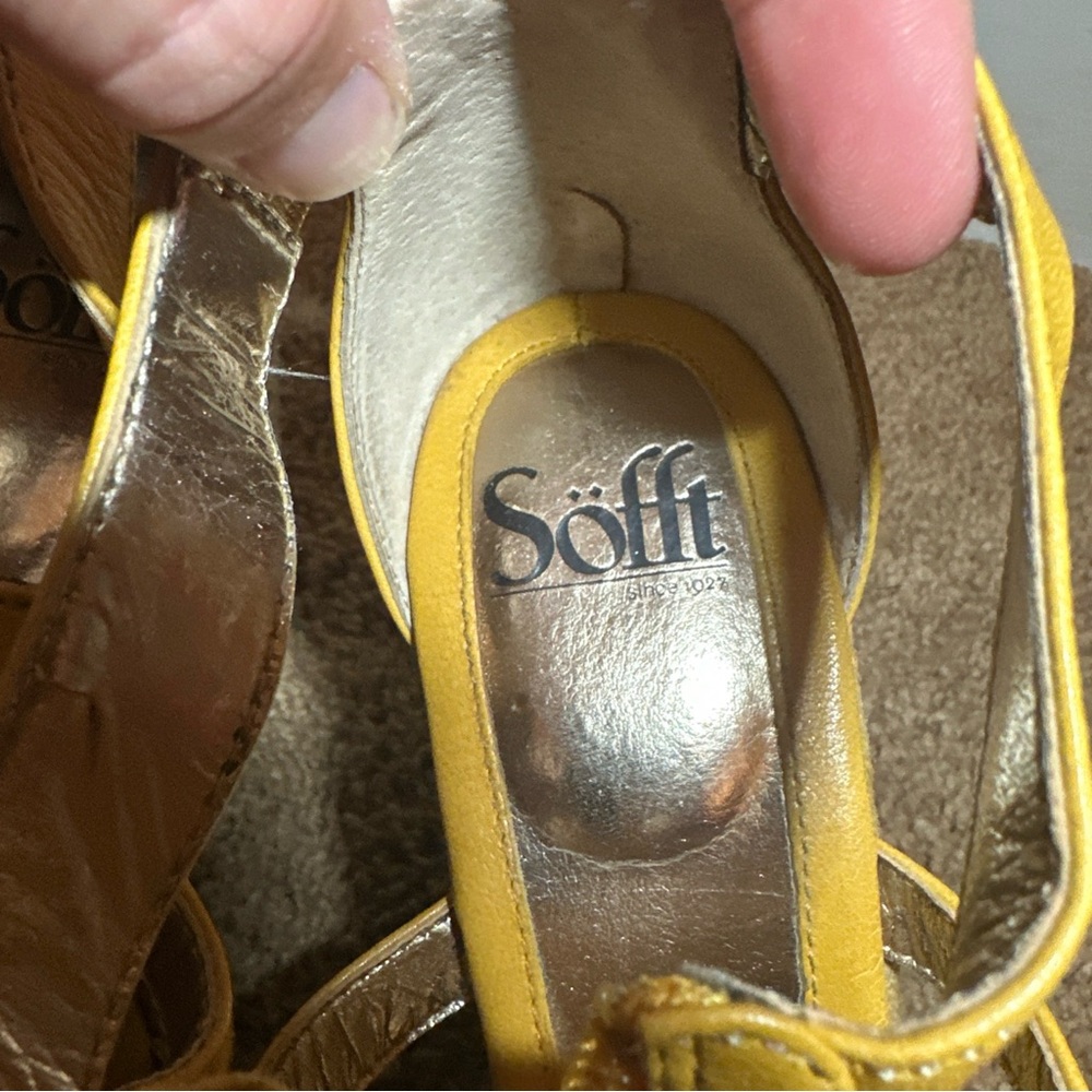 Sofft Women’s Wedge Heels  Zip Yellow Sandal Size 8M Leather - Picture 12 of 12